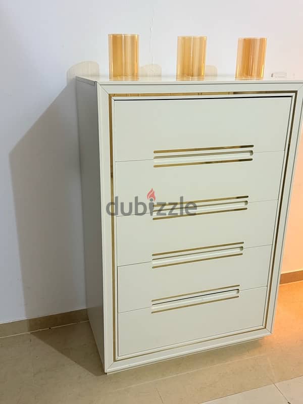 Chest of 5 drawer for sell 0