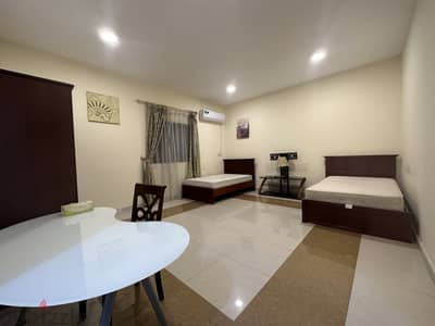 F. F room with A/B  for rent in 1-minute walk to National museum metro.