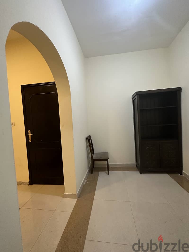 F. F room with A/B  for rent in 1-minute walk to National museum metro. 3