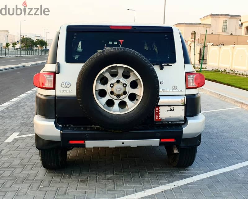 Toyota FJ Cruiser 2012 STANDARD 3