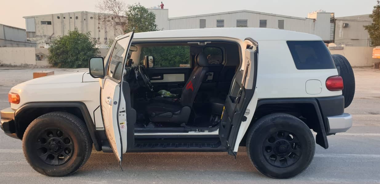 Toyota FJ Cruiser 2012 STANDARD 9