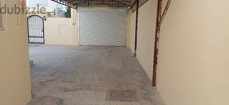 Freestanding Nice& Spacious 6 B/R+ Huge Outhouse Villa near Salwa Road 4