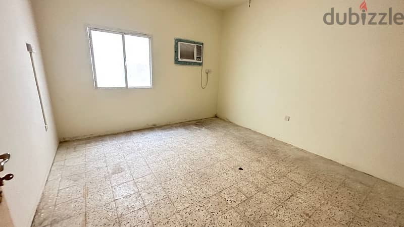 500 Garage with 7 Room For Rent 4