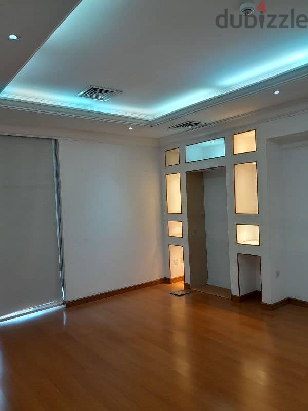 Big office for rent Area Sqm 280 6