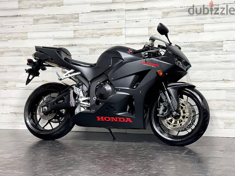 2019 Honda CBR 600RR  (+97466574363) 1