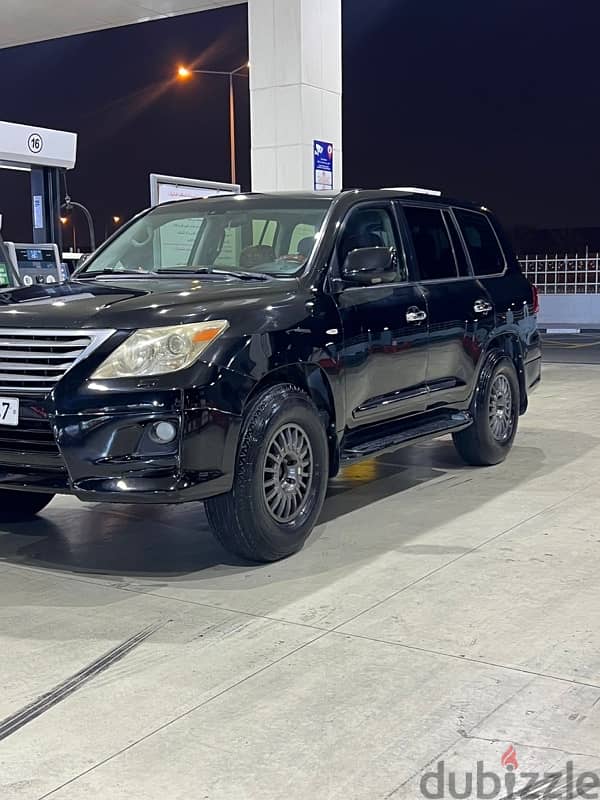 Lexus LX 570 2011 1