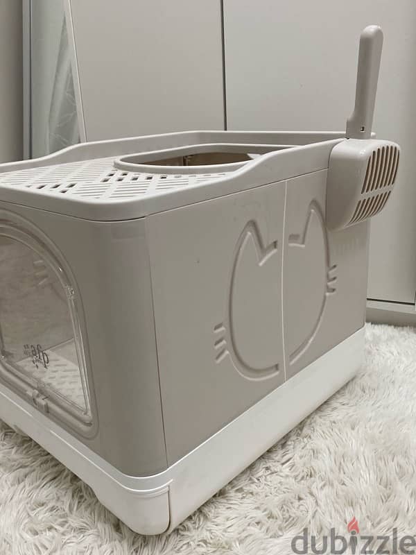 Cat litter box with door flap/ صندوق اللتر للقطط مع باب 1