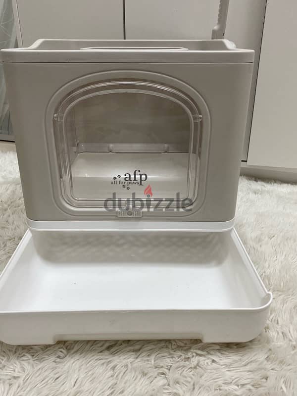 Cat litter box with door flap/ صندوق اللتر للقطط مع باب 2