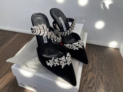 WhatsApp + 31687040507 MANOLO BLAHNIK Lurum 90 Black embellished velve