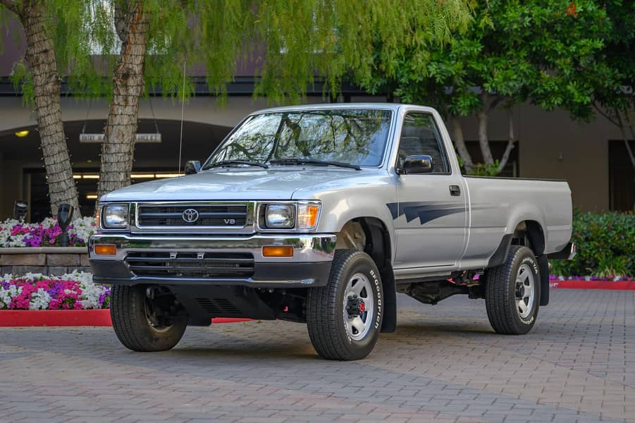 Toyota Camry 1992 1992 Toyota Pickup Deluxe 4x4 WhatsApp +16266453424 7