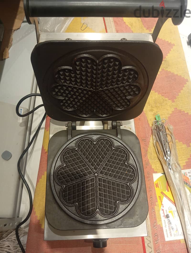 UWB-H electric waffle maker 0