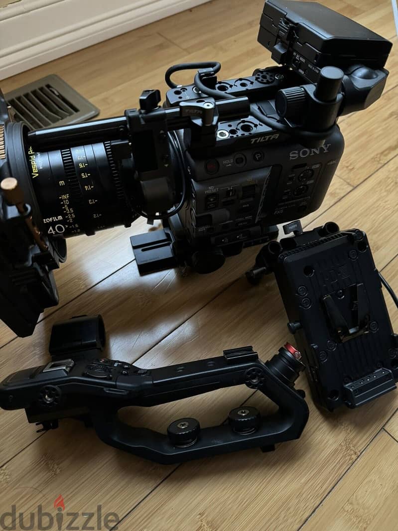 Sony FX6 Digital Cinema Kit 24-105mm Lens 1