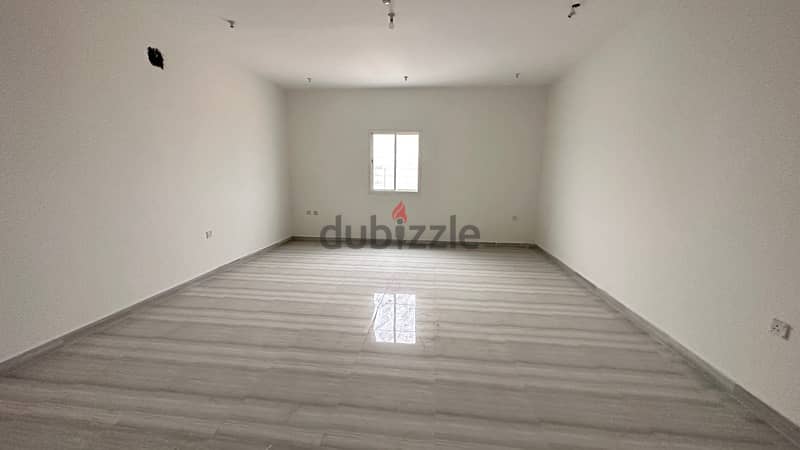 700 Food Store With 8 Room For Rent 3