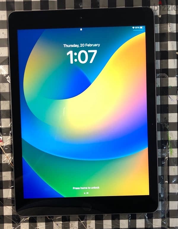 Ipad Gen 5 ( with many accessories) read description full 0