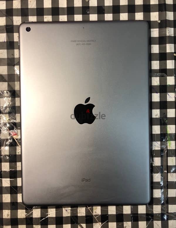 Ipad Gen 5 ( with many accessories) read description full 3