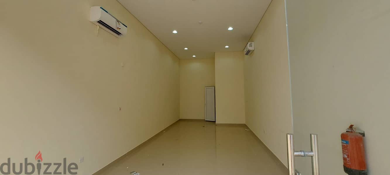 shops in Duhail for rent 7