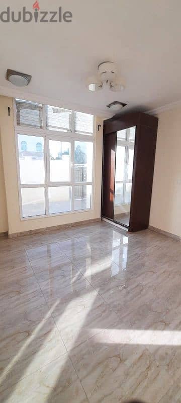 studio or 1bhk available 3