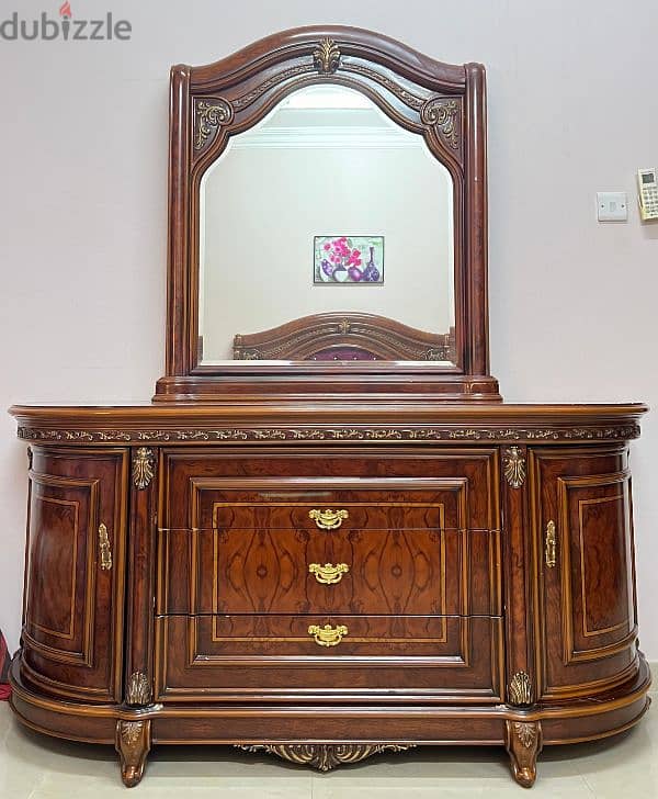 Royal Bedroom Set (FREE 2 Side table) 4