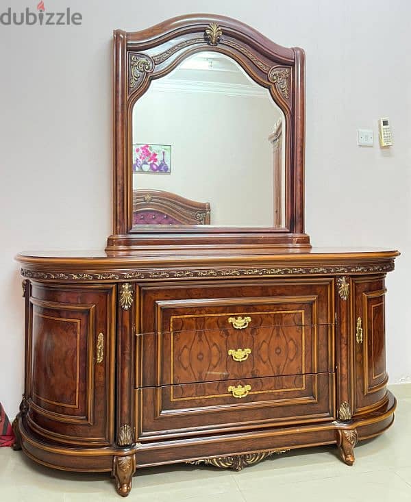 Royal Bedroom Set (FREE 2 Side table) 5