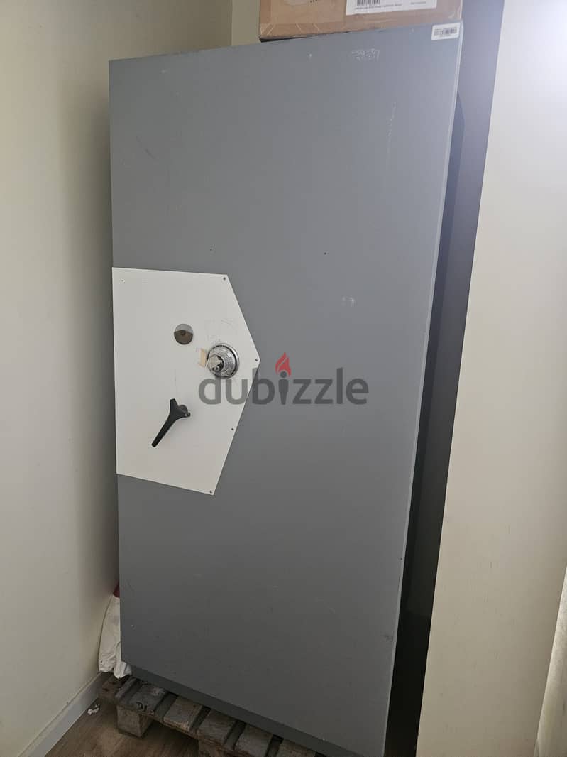 Godrej huge safe Available for sale 2