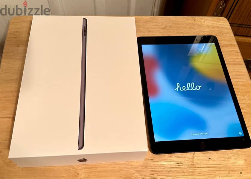 Apple iPad 8th Gen Wifi 10.2" 128GB Apple Pen & Keyboard 1