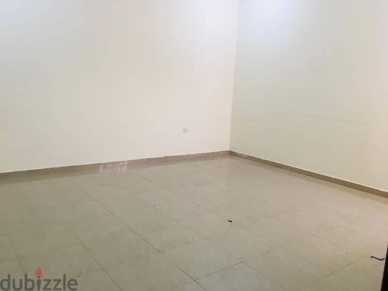 Commercial Villa: Spacious 6 B/R prime location in Newsalata 2