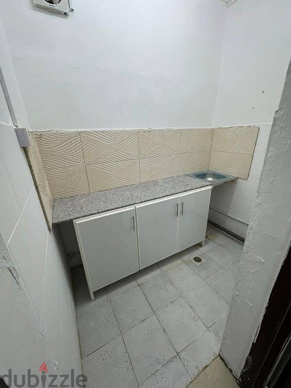 madina khalifa north studio room available 1600 near health centre 1