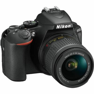 NIKON D 5600 18-55MM AND 70-300MM LENSES