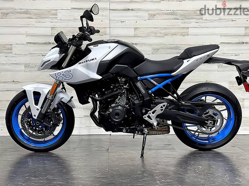 2023 Suzuki GSX-8S (+971561943867) 1