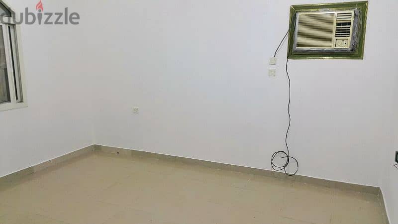 استوديو للايجار بالغرافة / studio for rent in Gharrafah 0