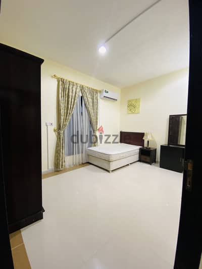 F. F room for rent in 1-minute walk distance to National museum metro