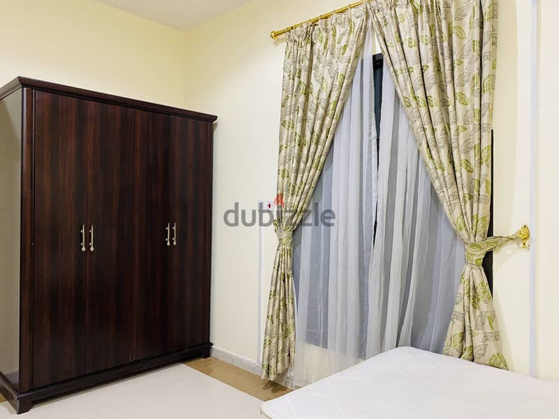 F. F room for rent in 1-minute walk distance to National museum metro 2