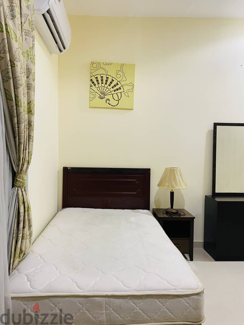 F. F room for rent in 1-minute walk distance to National museum metro 3