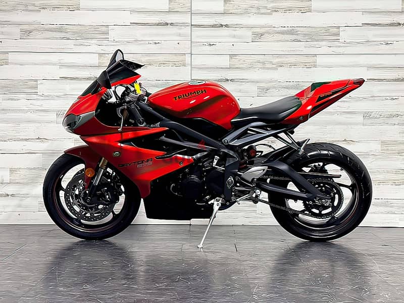 2015 Triumph Daytona 675 (+971561943867) 1