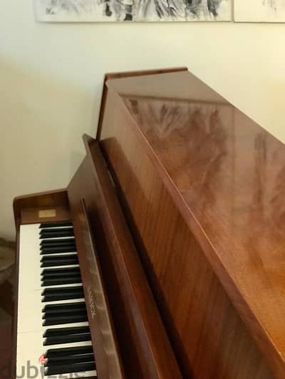 Excellent Upright Samick Piano