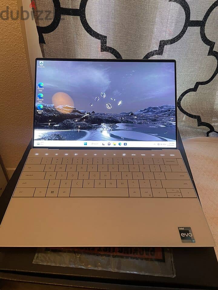 Dell XPS 13 Plus 13.4" - 13th Gen Intel Evo i7 - 32GB - 1TB SSD 0