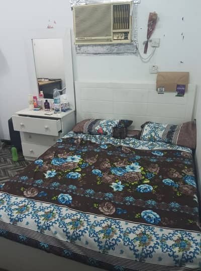 Bed space available mansoora