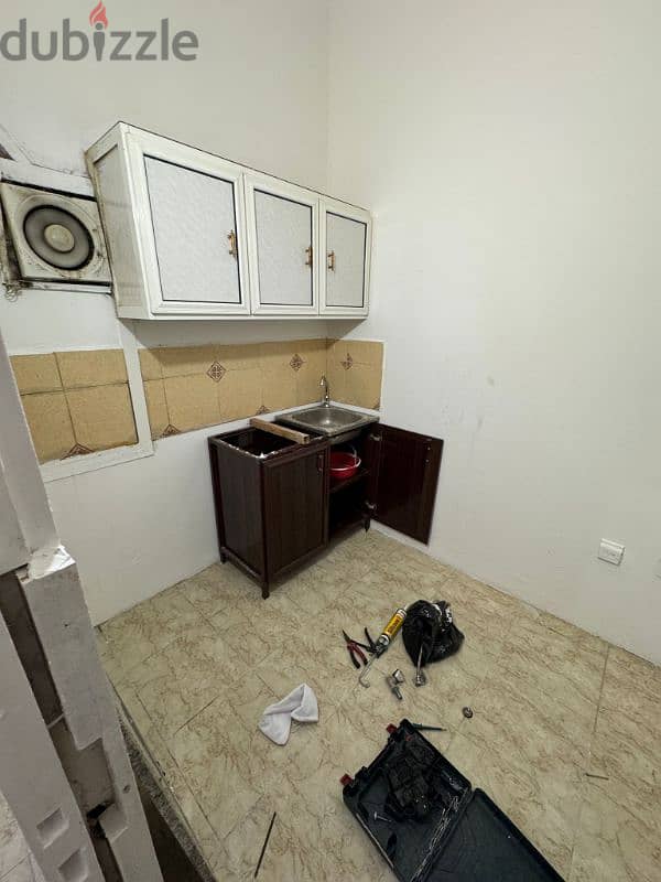 madina khalifa north 1bhk available good room 2