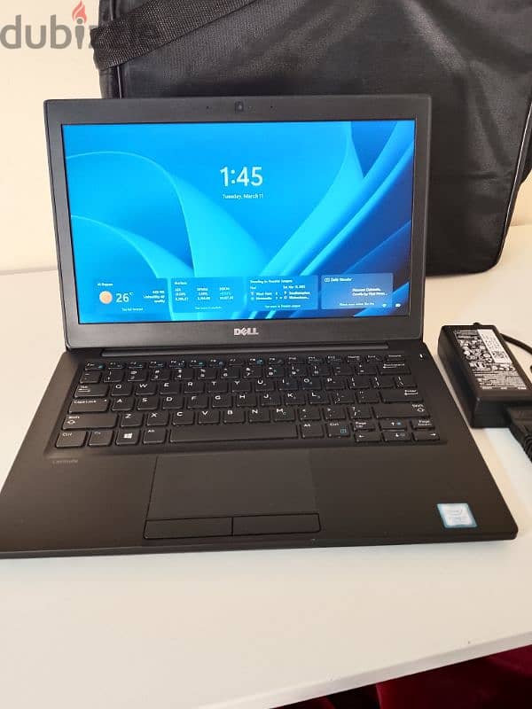 Dell laptop i7 processor 7 generation 8 Gb ram SSD 256 Gb 3