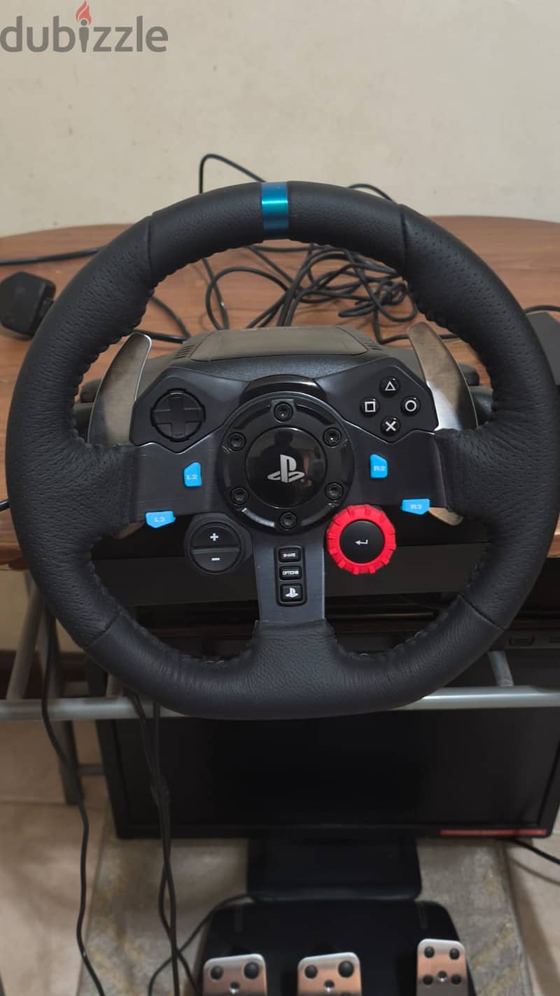 logitech G29 gaming wheel with gear shifters 1