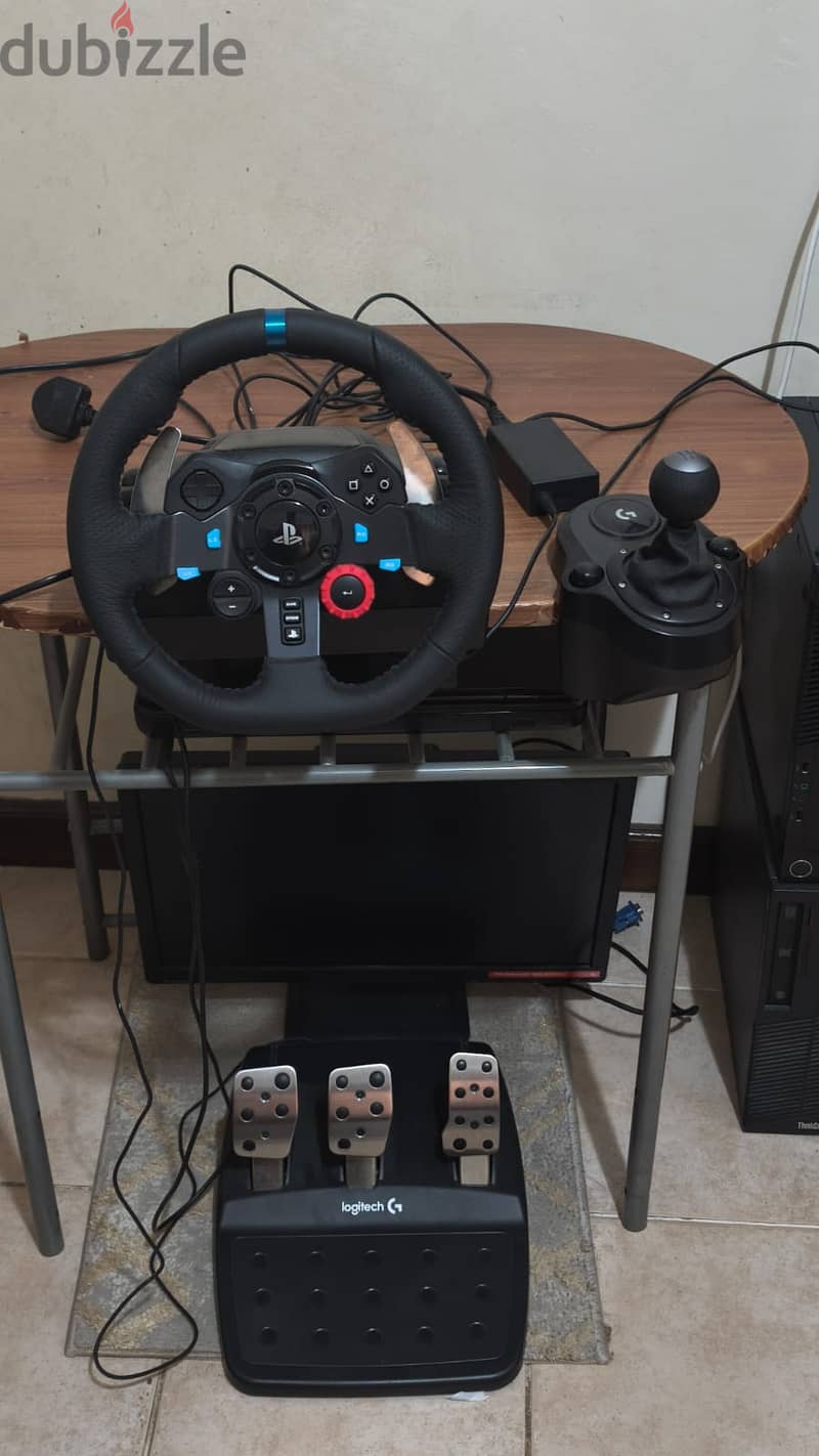 logitech G29 gaming wheel with gear shifters 2