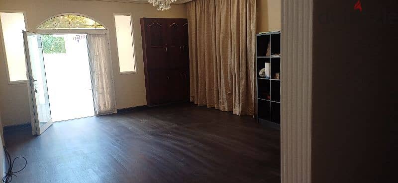 Freestanding Spacious 6 B/R Villa near Salwa Road(6-8 Covered parking) 12