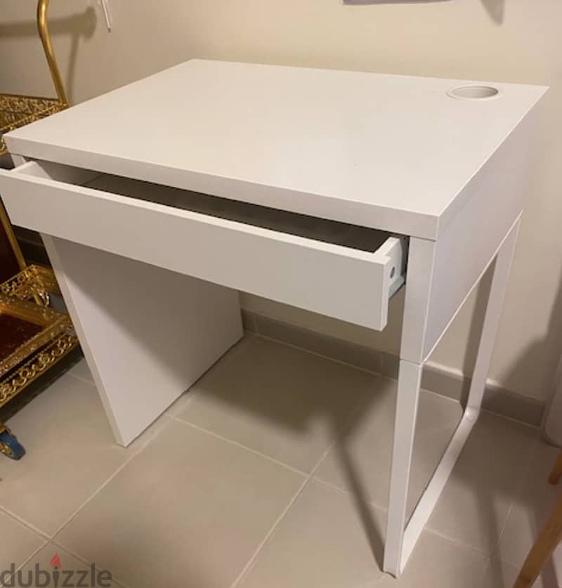 IKEA kid's white desk 0