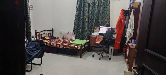 Bed space available for Executive bachelor in alkhor for one month