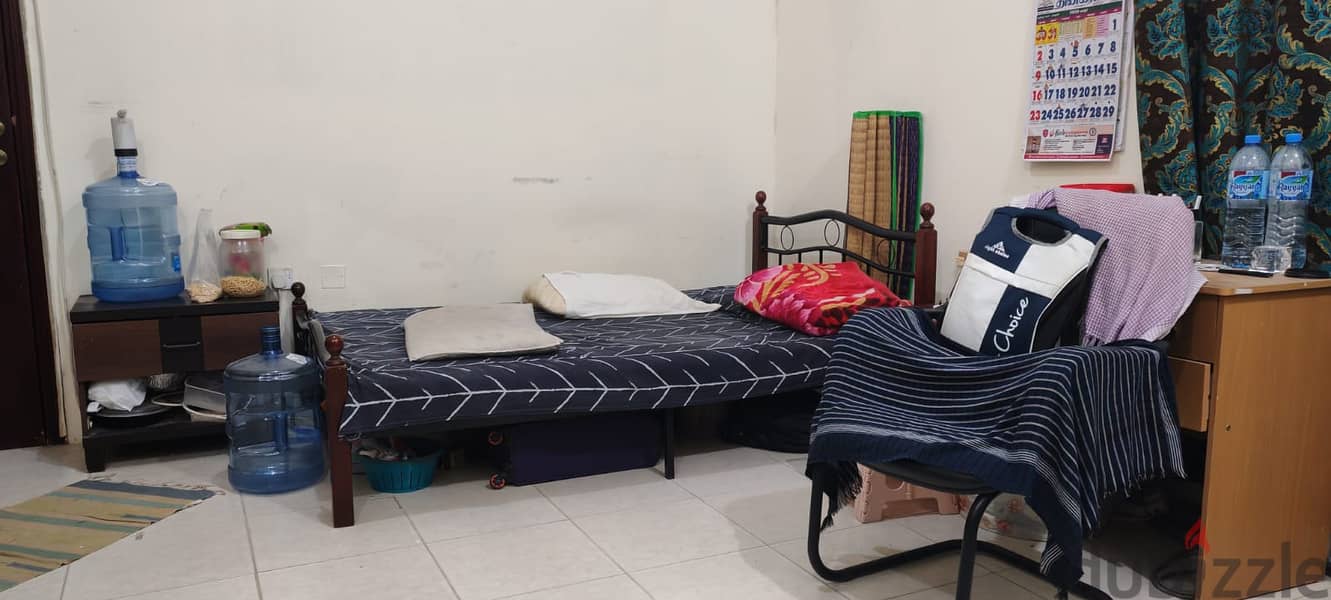 Bed space available for Executive bachelor in alkhor for one month 2