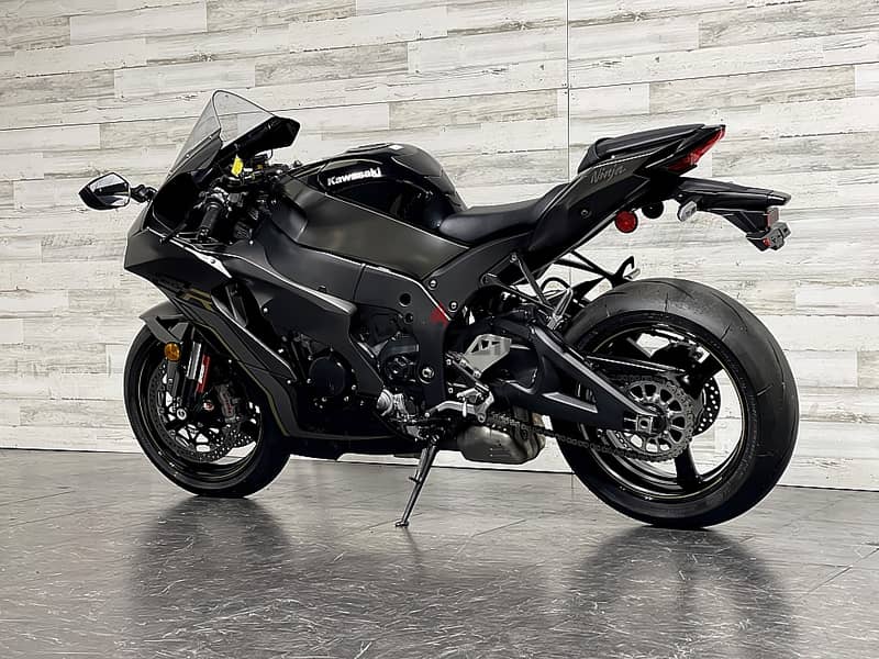 2023 Kawasaki Ninja ZX-10R (+97466574363) 1