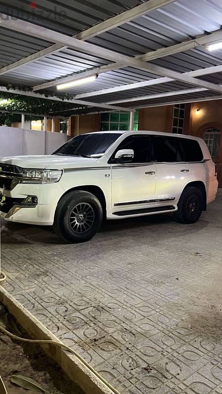 Toyota Land Cruiser 2016 0