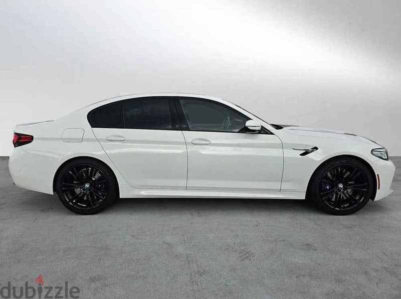 BMW M5 2022 Sports coupe 0