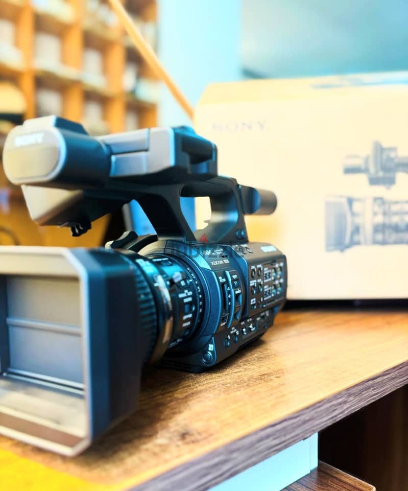 Z280:  1. Compact Design 2. High Definition 3.4K Video Recording 3