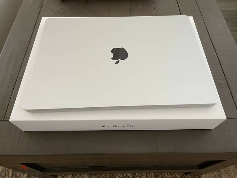Mac Book Pro 16" Laptop - Apple M1 Max chip - 32GB Memory - 1TB SSD 1